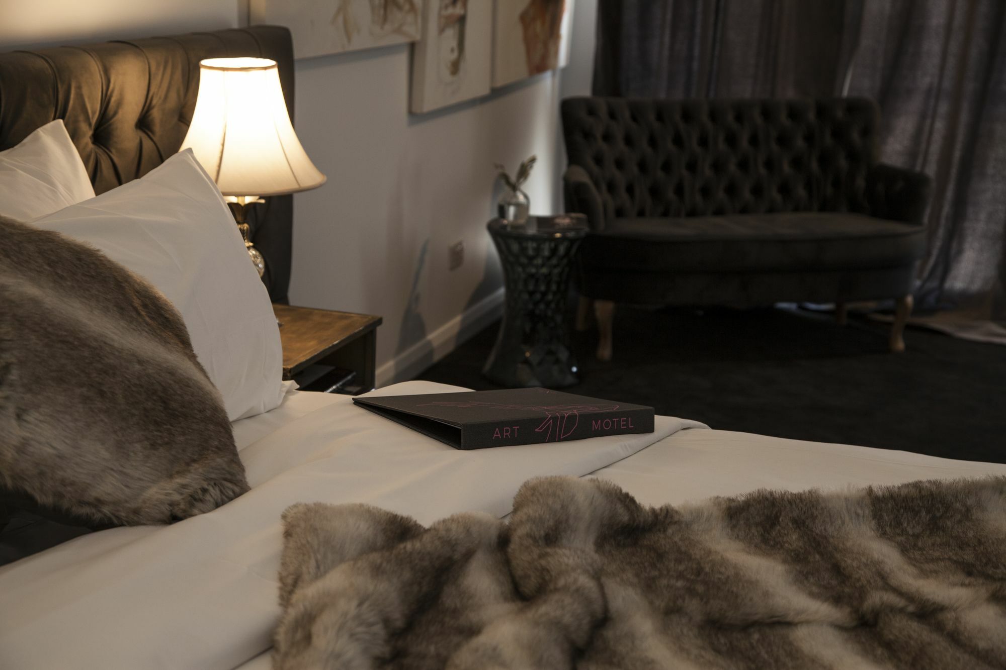 Daylesford Art Motel Экстерьер фото A bedroom in the hotel